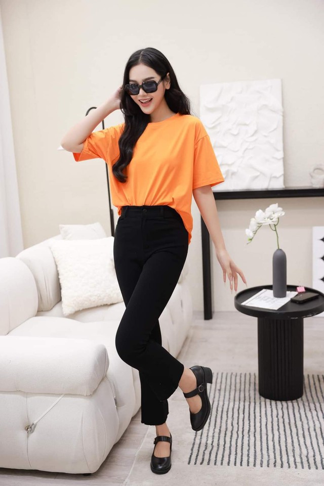 Những outfits đẹp 'hết chỗ chê' với áo thun mùa hè - Ảnh 9.