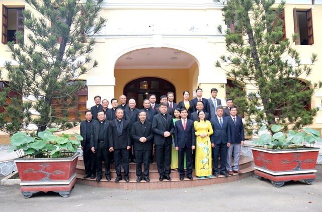 Tổng giám mục Marek Zalewski, đại diện Tòa thánh Vatican đến thăm  Bình Thuận - Ảnh 3.