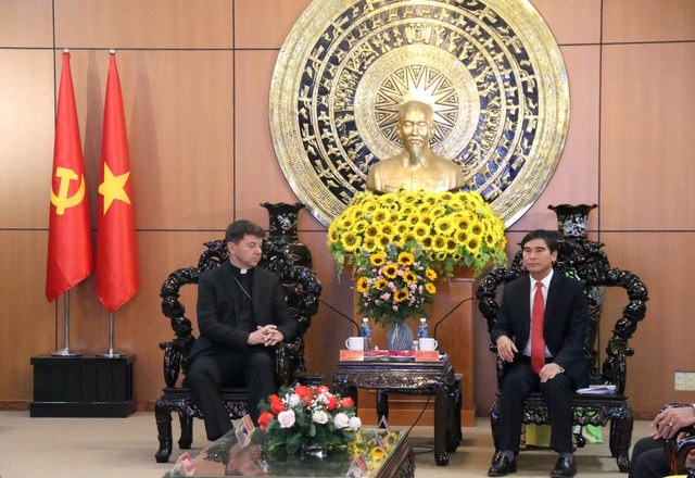 Tổng giám mục Marek Zalewski, đại diện Tòa thánh Vatican đến thăm  Bình Thuận - Ảnh 1.