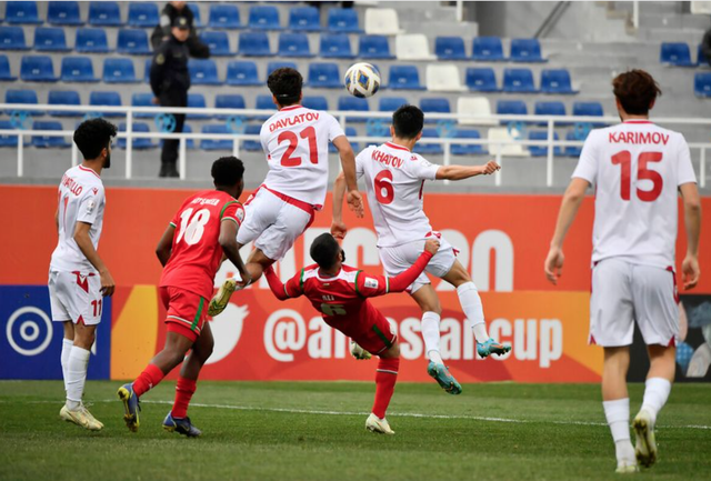 VCK U.20 châu Á 2023: Tajikistan thắp hy vọng vào tứ kết sau trận thắng Oman - Ảnh 1.