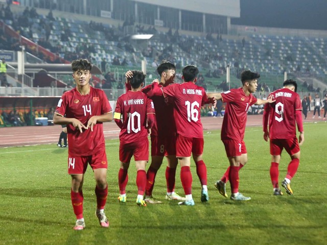 Quốc Việt ghi bàn thứ 2 trong 2 trận liên tiếp cho IU.20 Việt Nam