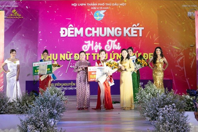 Hòa Hiệp, Bá Thắng ngồi ‘ghế nóng’ chọn phụ nữ tài sắc đất Thủ - Bình Dương - Ảnh 13.