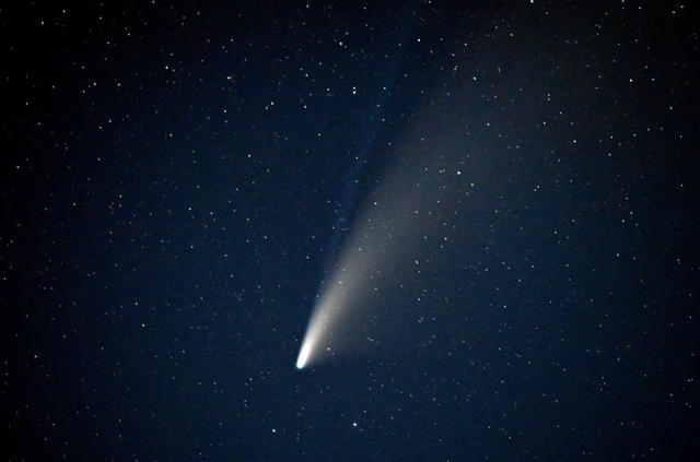 Sao chổi mới được phát hiện tiến gần mặt trời sau 80.000 năm: Quan sát được không? - Ảnh 1.