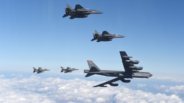 Mỹ điều động ‘pháo đài bay’ B-52 tập trận với Hàn Quốc - Ảnh 1.
