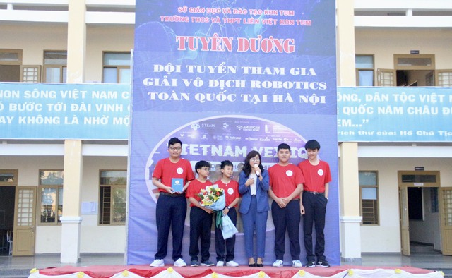 Kon Tum lần đầu có học sinh thi đấu Robotics online quốc tế - Ảnh 1.
