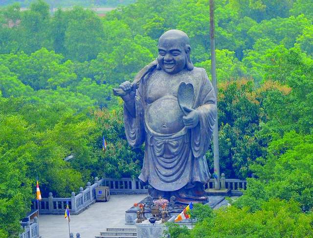 Tượng Phật Di Lặc lớn nhất Việt Nam