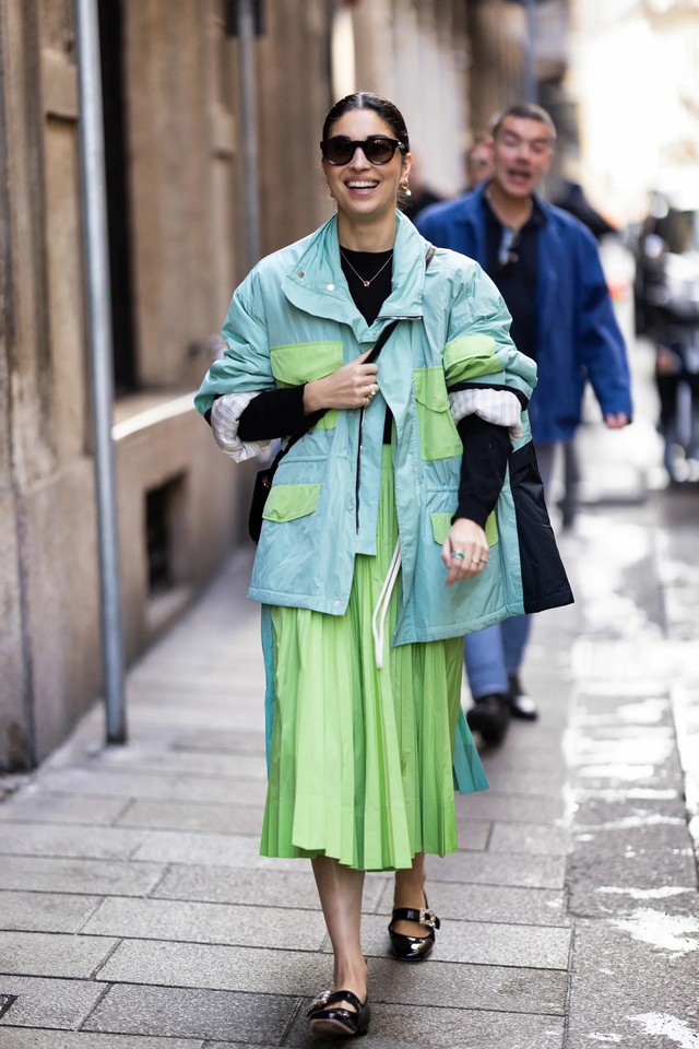 Từ Elsa Hosk, Chiara Ferragni đến thành viên Hoàng gia đều mê mệt những chiếc váy midi - Ảnh 7.
