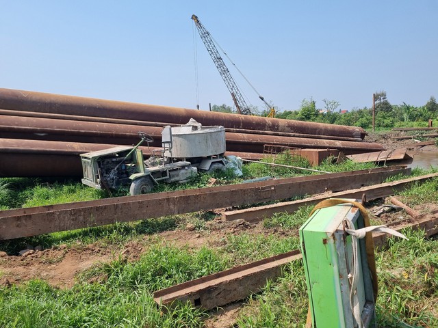 Trạm bom nước lớn nhất tỉnh Bến Tre tạm dừng hoạt động vì…cống Bến Rớ - Ảnh 3.