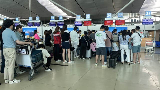 Việt kiều lấy điện thoại của khách để quên tại sân bay Phú Quốc rồi gỡ sim - Ảnh 1.