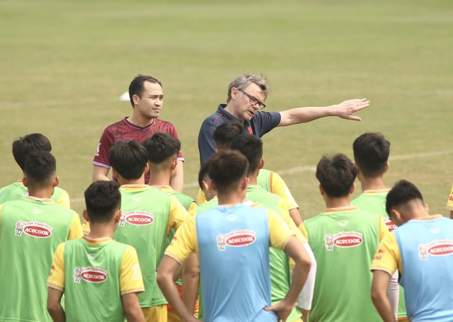 HLV Troussier: 'Có 15 cầu thủ U.20 Việt Nam ở danh sách dự SEA Games 32' - Ảnh 2.