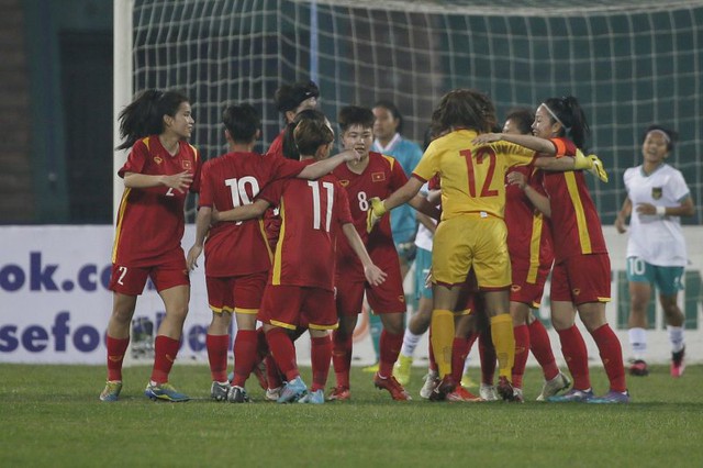 U.20 nữ Việt Nam đánh bại U.20 Indonesia trên sân Việt Trì - Ảnh 2.