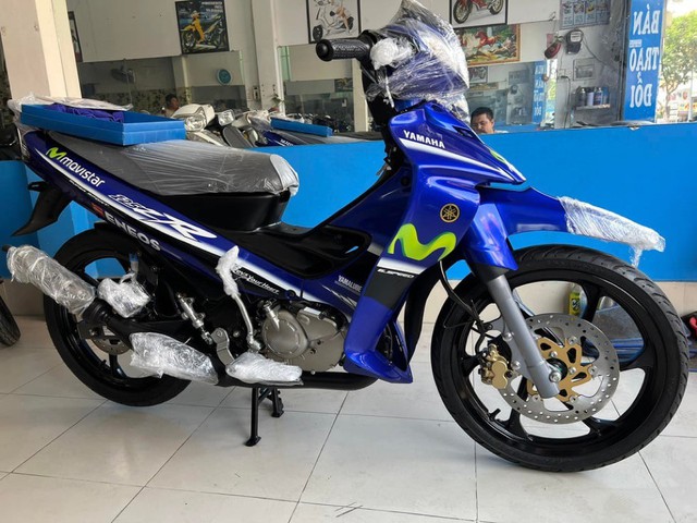 Vì sao xe máy dùng côn tay Yamaha 125ZR Movista về nước Việt Nam có mức giá ngay gần cả tỉ đồng? - Hình ảnh 2.