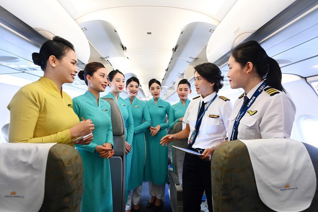 Vietnam Airlines tổ chức chuyến bay 'full nữ' siêu đặc biệt - Ảnh 1.