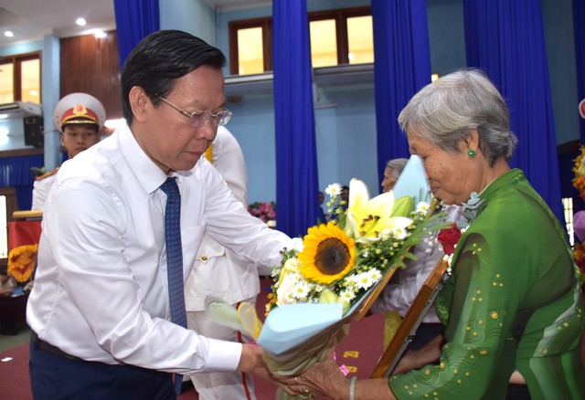 Chủ tịch Phan Văn Mãi: 'Đền ơn đáp nghĩa' làm nhiều bao nhiêu vẫn chưa đủ - Ảnh 2.