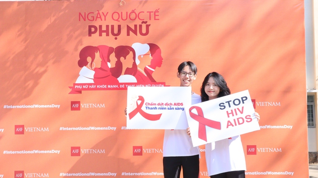 Bình Phước: 1.650 học sinh được tuyên truyền về phòng chống dịch bệnh HIV/AIDS - Ảnh 2.