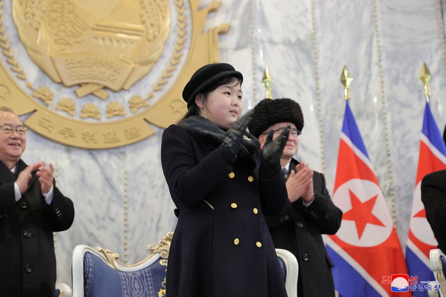 Hàn Quốc: Con gái ông Kim Jong-un thích cưỡi ngựa, trượt tuyết - Ảnh 1.
