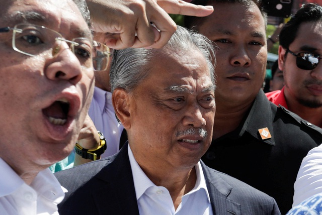 Cựu thủ tướng Malaysia bị bắt, đối mặt nhiều cáo buộc tham nhũng - Ảnh 1.