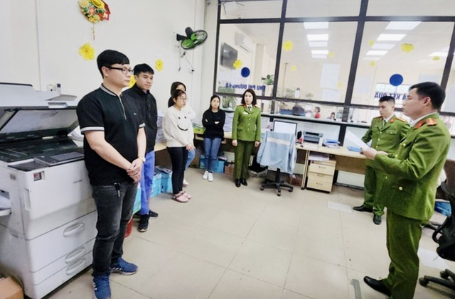 Thêm nhiều lãnh đạo, nhân viên 2 trung tâm đăng kiểm ở Hà Nội bị bắt - Ảnh 3.