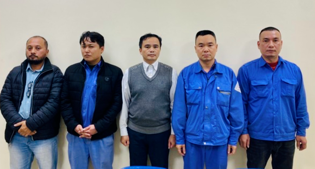 Thêm nhiều lãnh đạo, nhân viên 2 trung tâm đăng kiểm ở Hà Nội bị bắt - Ảnh 1.