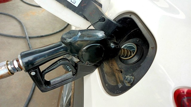Giá xăng dầu hôm nay 9.3.2023: Xăng trong nước kỳ tới tăng hay giảm? - Ảnh 1.