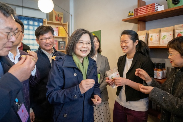 Lãnh đạo Đài Loan đã gặp lãnh đạo đảng Dân chủ tại Hạ viện - Ảnh 1.