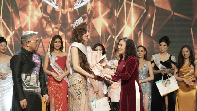Lương Thị Thùy Dung đăng quang Hoa hậu doanh nhân Đông Nam Á 2023 - Ảnh 1.
