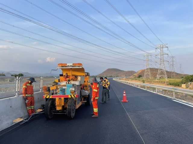 Chính phủ đồng ý  gia hạn mỏ đất phục vụ cao tốc Vĩnh Hảo- Phan Thiết - Ảnh 1.