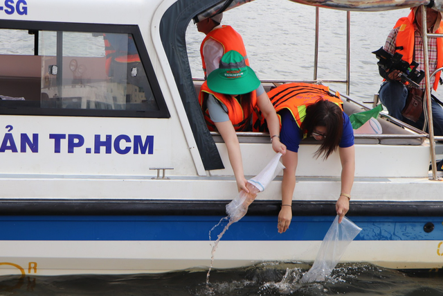 Thả 374.000 con giống cá, tôm xuống sông Sài Gòn trong ngày truyền thống ngành thủy sản - Ảnh 3.