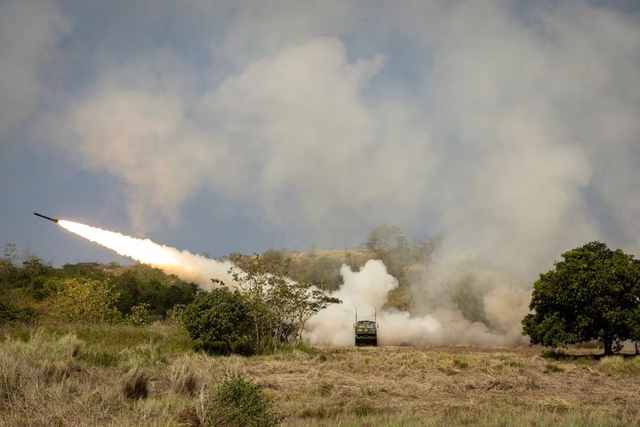 Tập trận trên Biển Đông, Philippines lần đầu được tiếp cận hệ thống HIMARS của Mỹ - Ảnh 1.