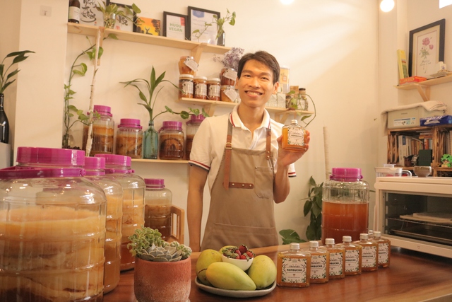 Chàng trai ‘nuôi’ trà kombucha thu về chục triệu đồng - Ảnh 1.