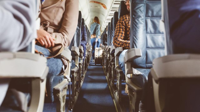 Vì sao hành khách phải ngồi đúng chỗ trên máy bay? - Ảnh 1.