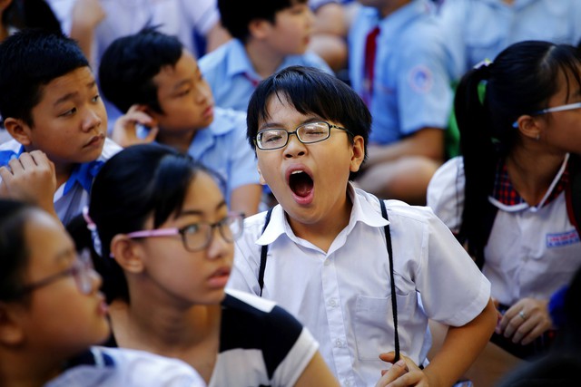 1 tỉ người sẽ cận thị nặng: Báo động cho học sinh Việt Nam - Ảnh 1.