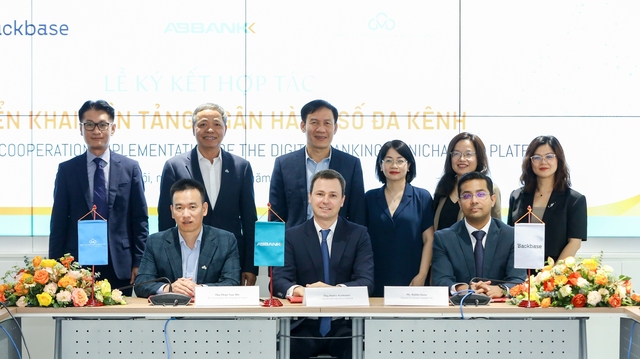 ABBANK bắt tay CMC tăng tốc chuyển đổi số ngân hàng - Ảnh 1.