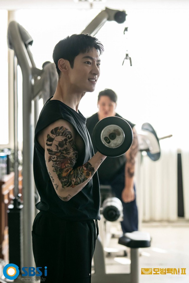 Diễn xuất biến hóa không ngừng của Lee Je Hoon trong ‘Taxi Driver 2’ - Ảnh 4.