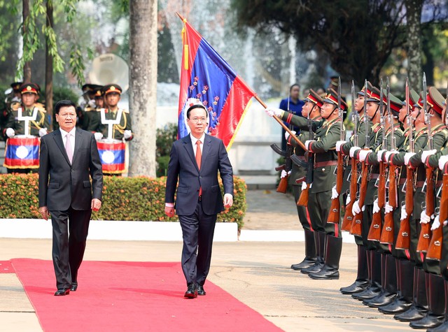 Chủ tịch nước Võ Văn Thưởng bắt đầu chuyến thăm chính thức Lào - Ảnh 2.