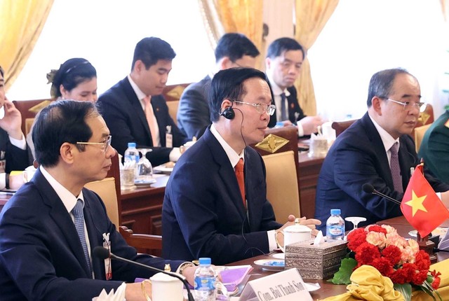 Chủ tịch nước Võ Văn Thưởng bắt đầu chuyến thăm chính thức Lào - Ảnh 4.