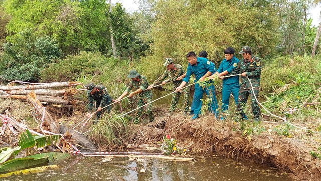 Phát hiện quả bom nặng do Mỹ sản xuất còn nguyên ngòi nổ trong lúc đào đất - Ảnh 1.