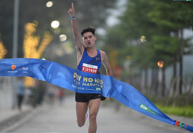 Hấp dẫn giải chạy marathon quanh Hồ Tây - Ảnh 2.