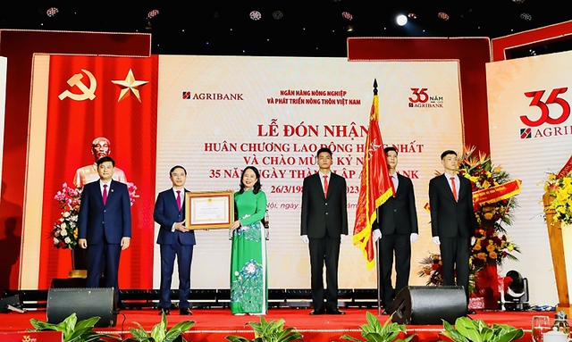 Agribank vinh dự đón nhận Huân chương Lao động hạng nhất của Chủ tịch Nước CHXHCN Việt Nam