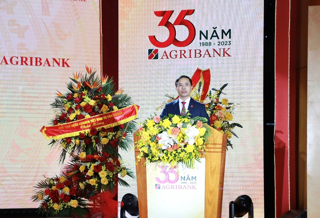 Agribank nhận Huân chương Lao động hạng nhất, chào mừng kỷ niệm 35 năm ngày thành lập - Ảnh 3.