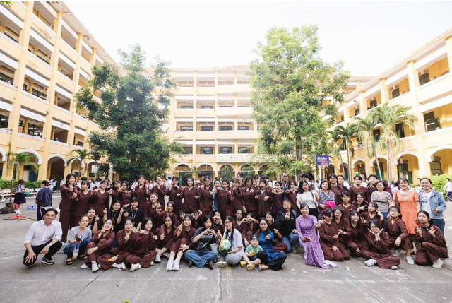Hào hùng sử Việt qua bài nhảy flashmob của học sinh ở TP.HCM khiến nhiều người rơi nước mắt - Ảnh 4.