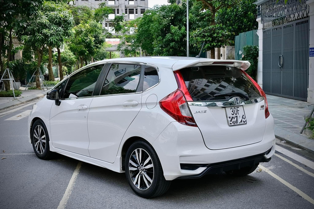 Vì sao Honda Jazz thất bại ở Việt Nam, xe cũ xuống giá không phanh? - Ảnh 2.