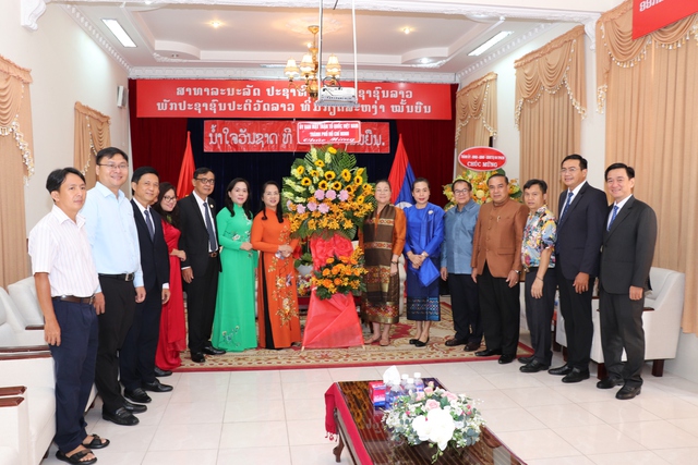 TP.HCM chúc tết cổ truyền Tổng lãnh sự quán Campuchia, Thái Lan, Lào - Ảnh 3.
