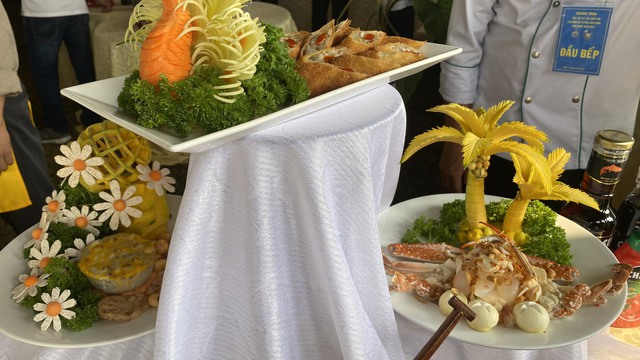 Phú Quốc: Xác lập kỷ lục 100 món ăn từ ghẹ Hàm Ninh  - Ảnh 2.