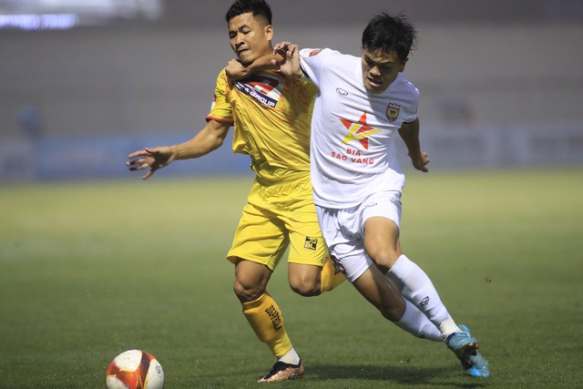 Ngược dòng thành công, CLB Thanh Hóa chiếm ngôi đầu V-League 2023  - Ảnh 3.