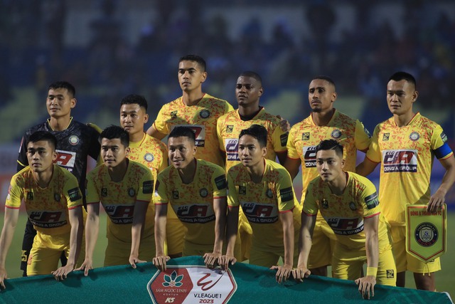 Ngược dòng thành công, CLB Thanh Hóa chiếm ngôi đầu V-League 2023  - Ảnh 1.