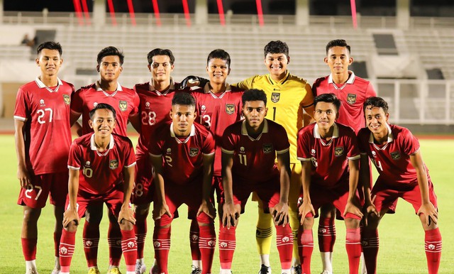 U.22 Indonesia bất ngờ loại 11 cầu thủ khi chuẩn bị SEA Games 32 - Ảnh 2.
