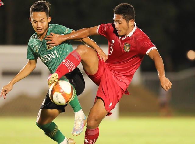 U.22 Indonesia bất ngờ loại 11 cầu thủ khi chuẩn bị SEA Games 32 - Ảnh 1.