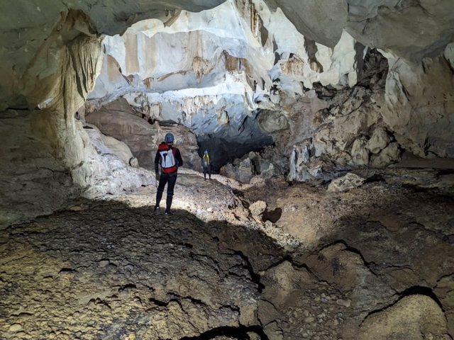 Hiệp hội hang động Hoàng gia Anh phát hiện nhiều hang động nguyên sơ ở Quảng Bình - Ảnh 2.