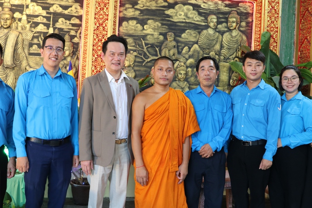 Hội Liên hiệp Thanh niên Việt Nam thăm chúc mừng Tết cổ truyền Chôl Chnăm Thmây - Ảnh 3.
